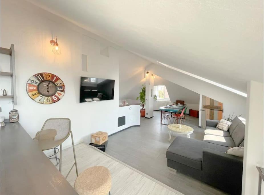 Mansarda Vista Mare A Zinola Apartment Savona Exterior photo